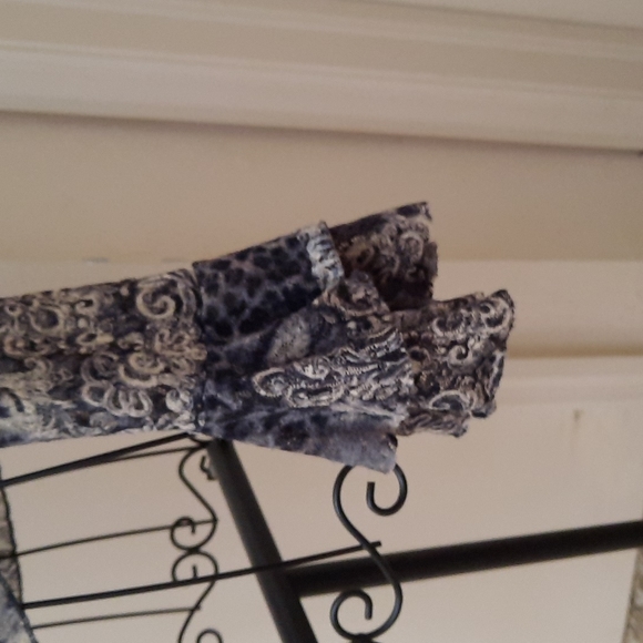 Karen Kane ruffled blouse - medium - Picture 3 of 6